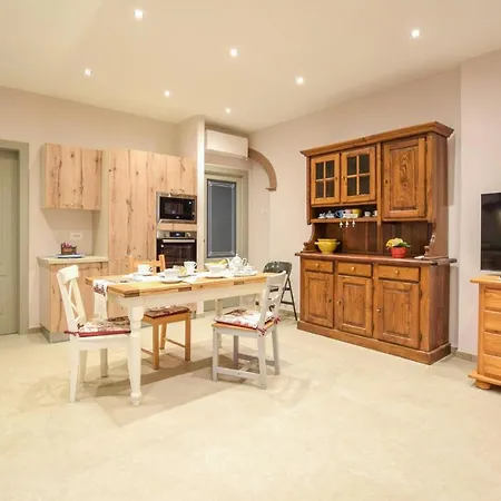 בית נופש 2 Bedroom Stunning In קמאיורה
